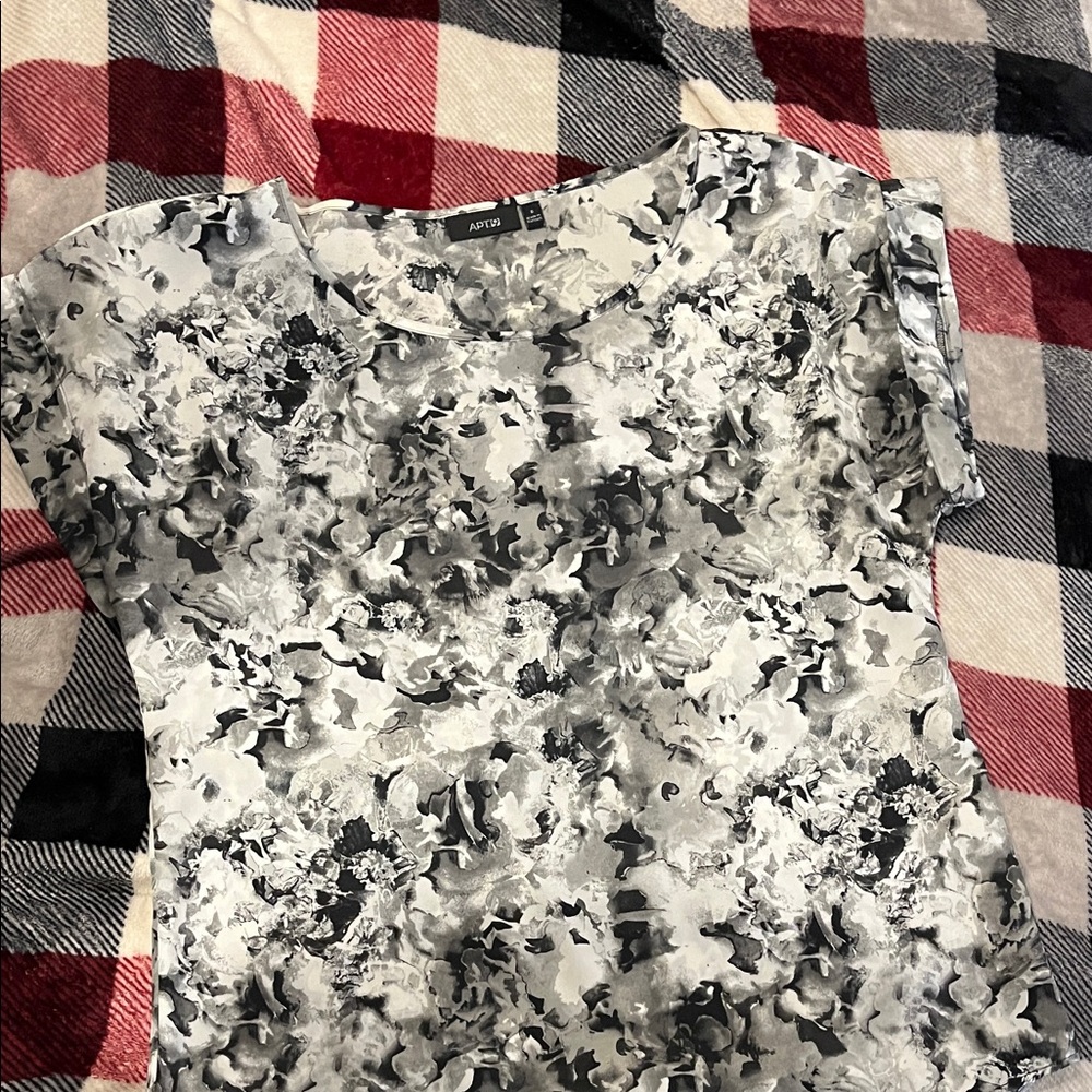 Apt. 9 Women's Monochrome Floral Short Sleeve Top